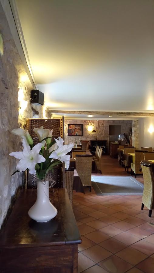 Hotel Restaurant - La Ferme De Vaux Creil Exterior foto